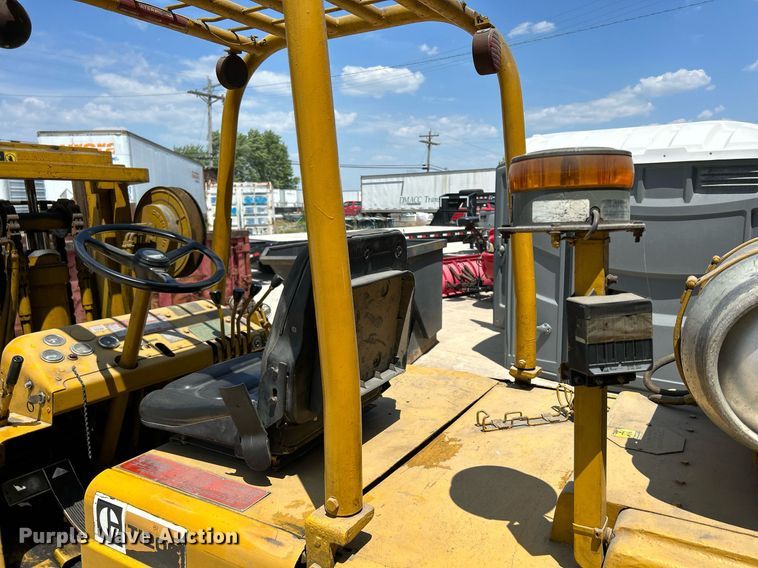 image for item DR4702 Caterpillar T120C  forklift