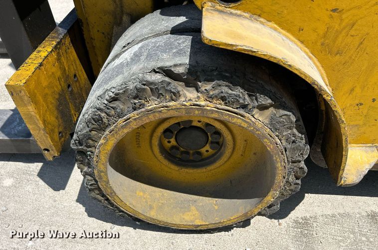 image for item DR4702 Caterpillar T120C  forklift