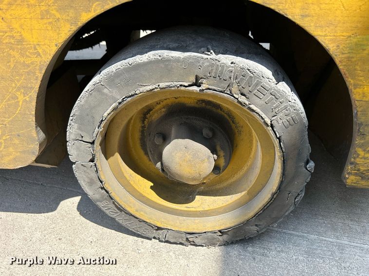 image for item DR4702 Caterpillar T120C  forklift