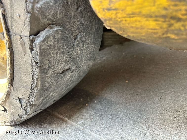 image for item DR4702 Caterpillar T120C  forklift