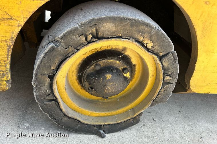 image for item DR4702 Caterpillar T120C  forklift