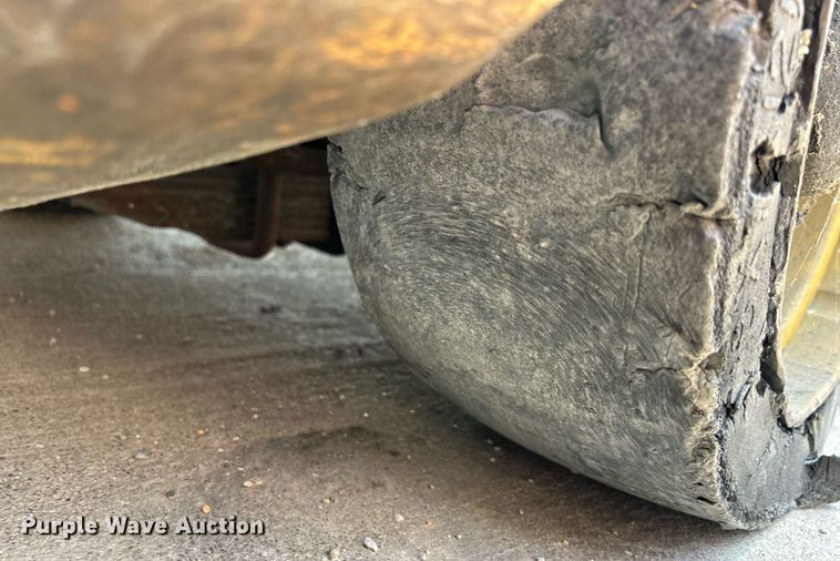 image for item DR4702 Caterpillar T120C  forklift