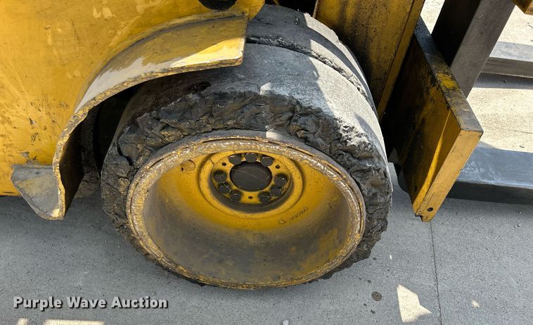 image for item DR4702 Caterpillar T120C  forklift