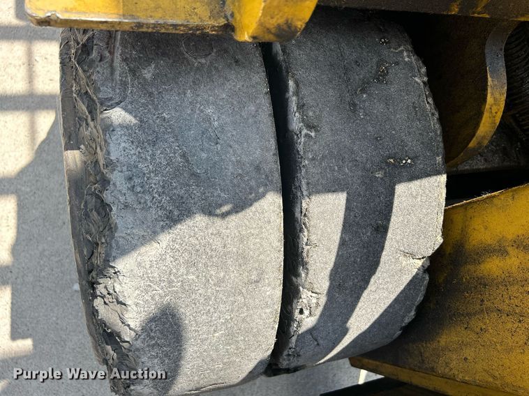 image for item DR4702 Caterpillar T120C  forklift