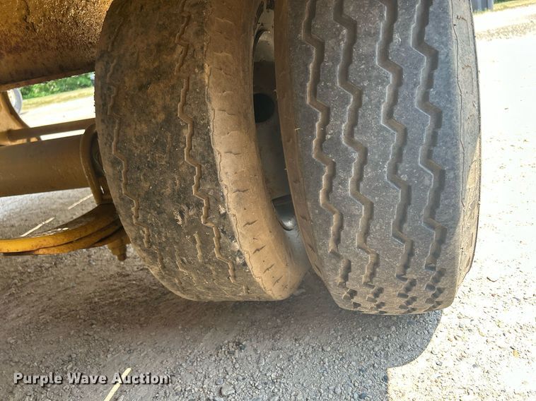 image for item DR4712 1992 Interstate 19X8TA  equipment trailer