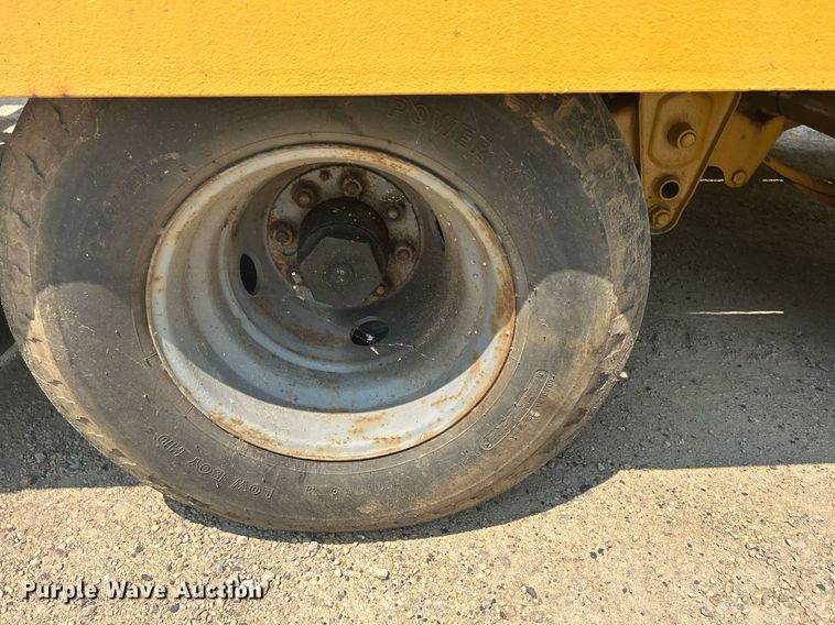 image for item DR4712 1992 Interstate 19X8TA  equipment trailer