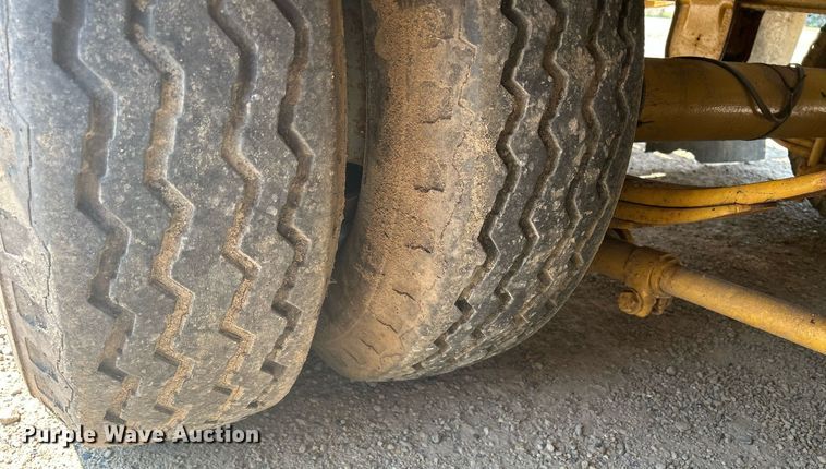 image for item DR4712 1992 Interstate 19X8TA  equipment trailer