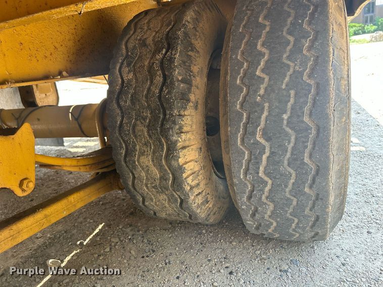 image for item DR4712 1992 Interstate 19X8TA  equipment trailer