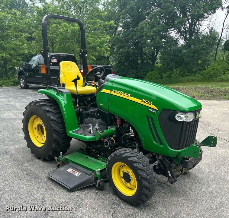 image for item DR4723 2012 John Deere 3520  MFWD tractor