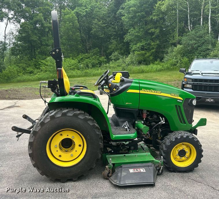 image for item DR4723 2012 John Deere 3520  MFWD tractor