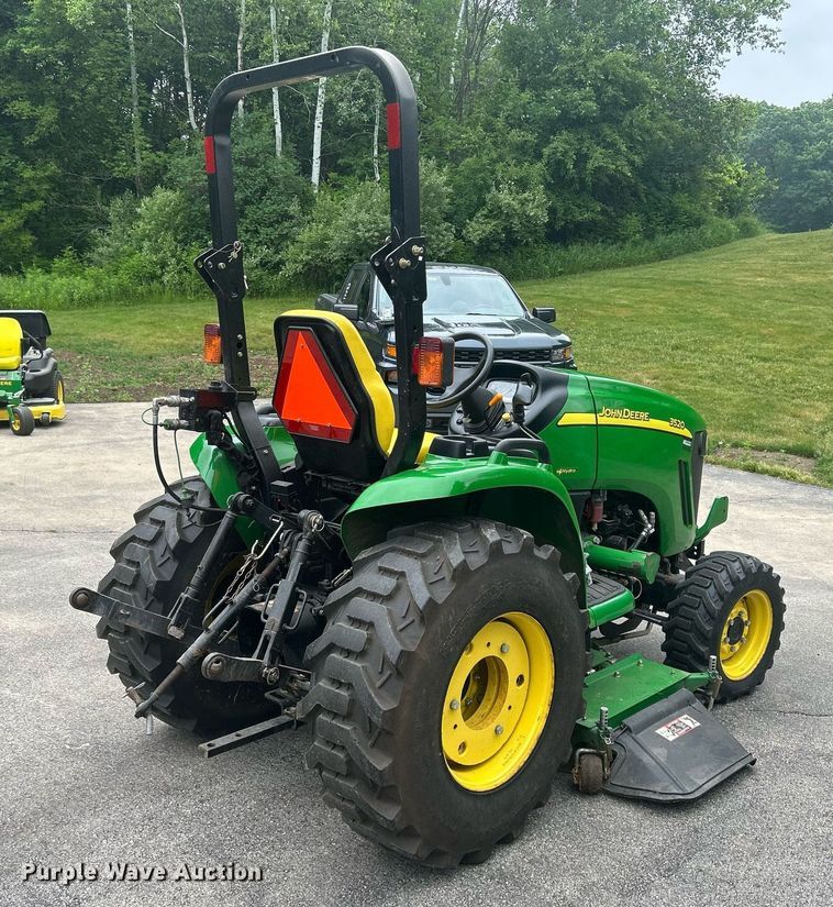 image for item DR4723 2012 John Deere 3520  MFWD tractor