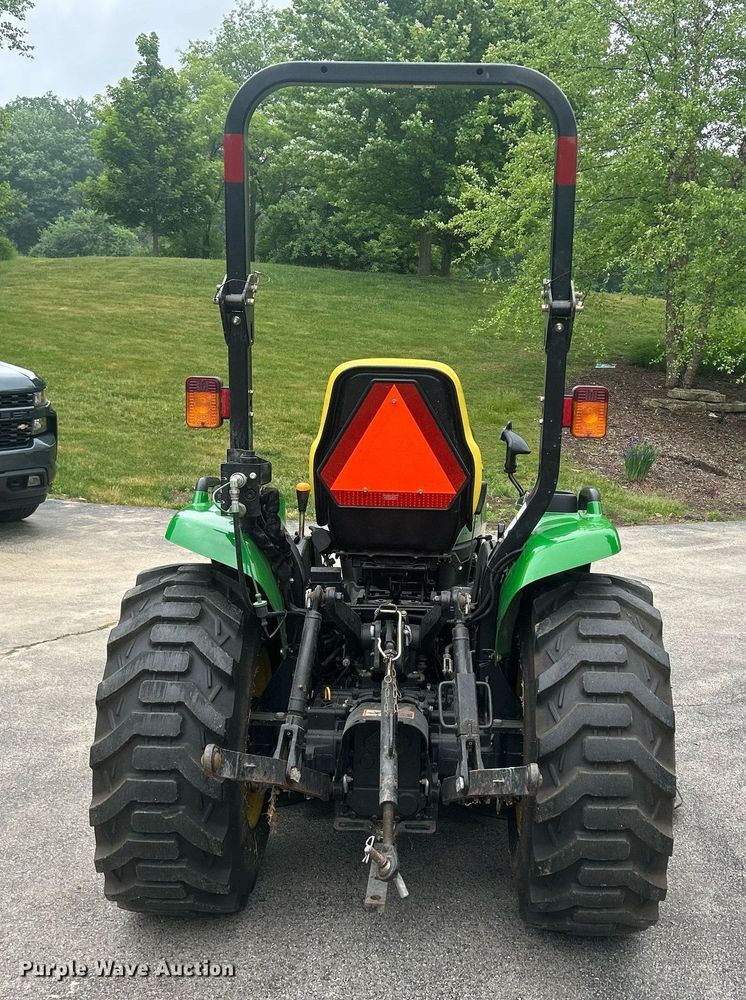 image for item DR4723 2012 John Deere 3520  MFWD tractor