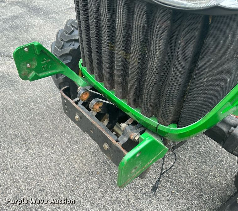 image for item DR4723 2012 John Deere 3520  MFWD tractor