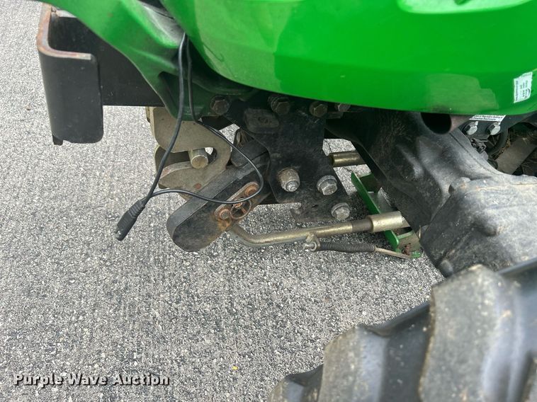image for item DR4723 2012 John Deere 3520  MFWD tractor