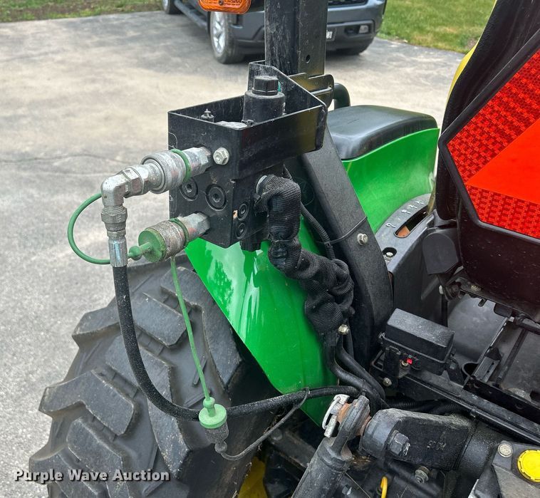 image for item DR4723 2012 John Deere 3520  MFWD tractor