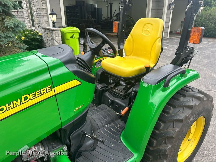 image for item DR4723 2012 John Deere 3520  MFWD tractor