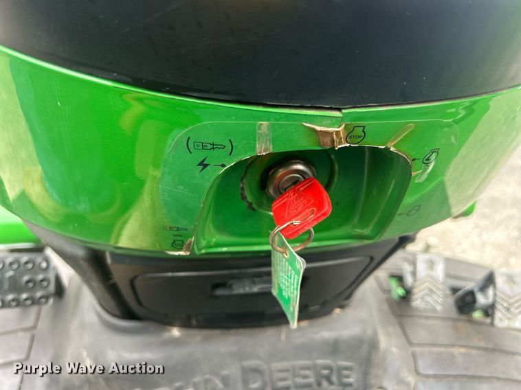 image for item DR4723 2012 John Deere 3520  MFWD tractor