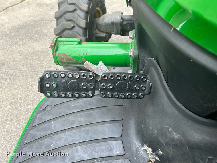 image for item DR4723 2012 John Deere 3520  MFWD tractor