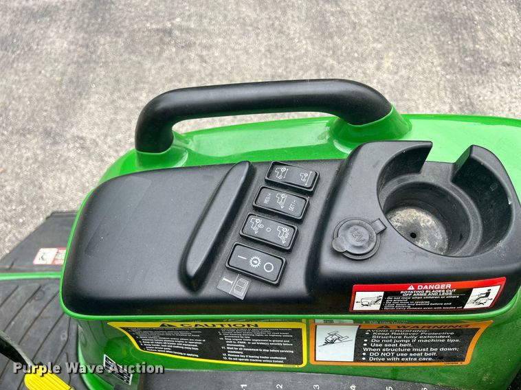 image for item DR4723 2012 John Deere 3520  MFWD tractor
