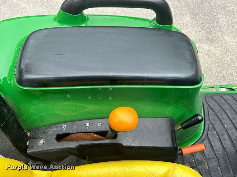 image for item DR4723 2012 John Deere 3520  MFWD tractor