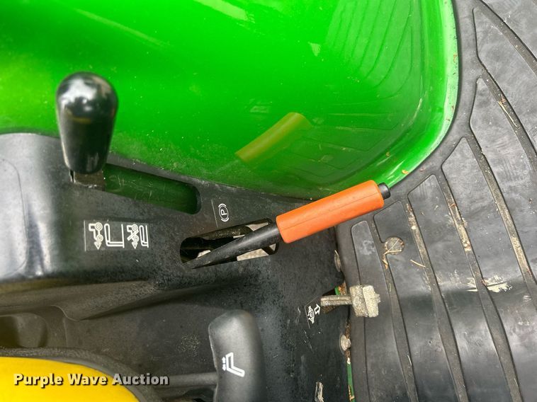 image for item DR4723 2012 John Deere 3520  MFWD tractor