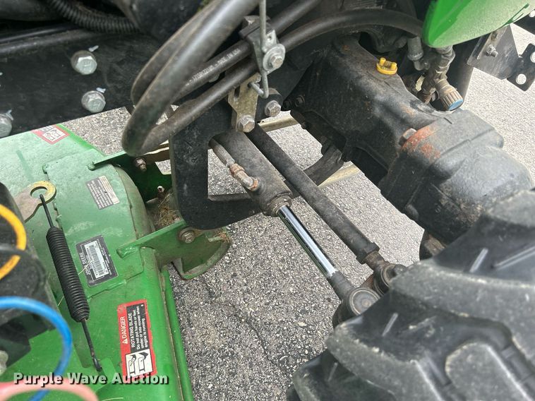 image for item DR4723 2012 John Deere 3520  MFWD tractor
