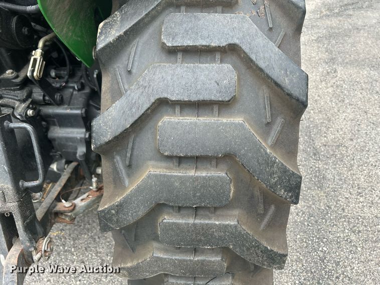 image for item DR4723 2012 John Deere 3520  MFWD tractor