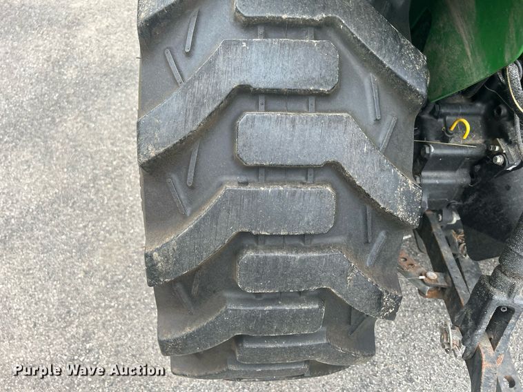 image for item DR4723 2012 John Deere 3520  MFWD tractor