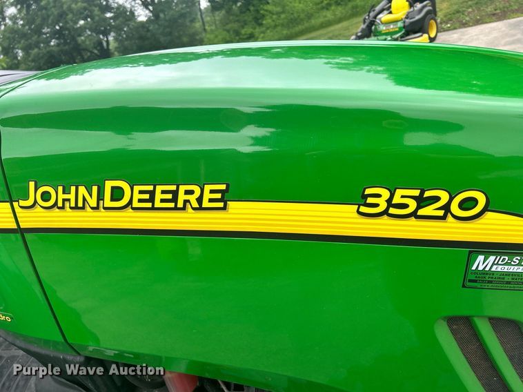 image for item DR4723 2012 John Deere 3520  MFWD tractor