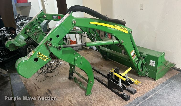 image for item DR4723 2012 John Deere 3520  MFWD tractor