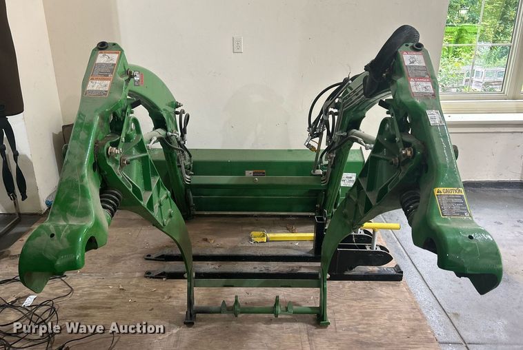 image for item DR4723 2012 John Deere 3520  MFWD tractor