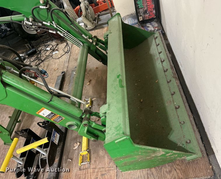 image for item DR4723 2012 John Deere 3520  MFWD tractor
