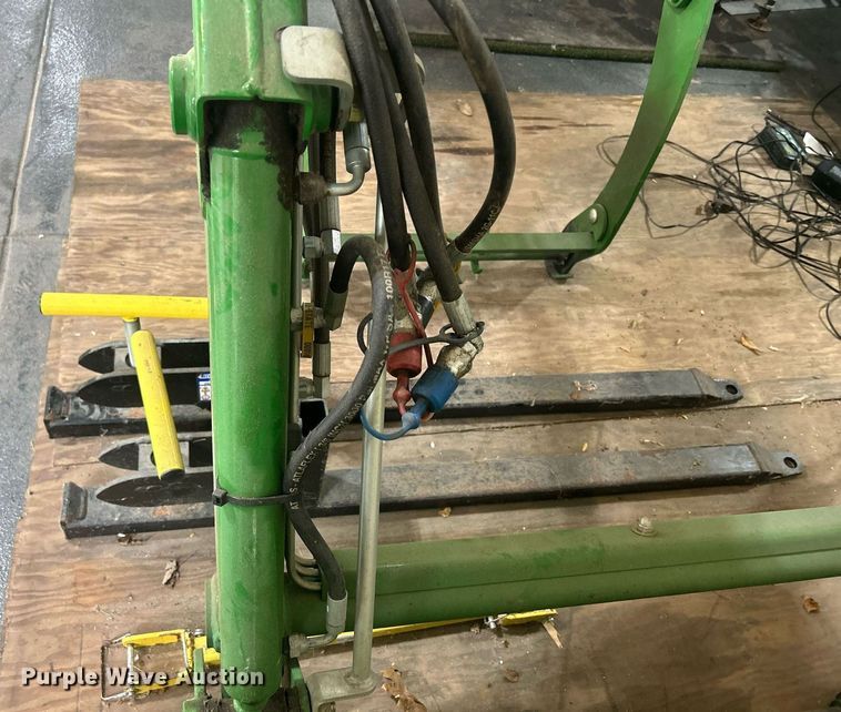 image for item DR4723 2012 John Deere 3520  MFWD tractor