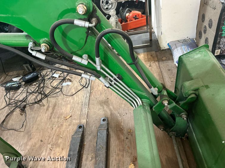 image for item DR4723 2012 John Deere 3520  MFWD tractor