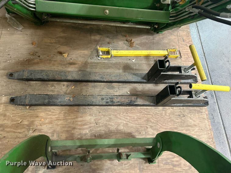 image for item DR4723 2012 John Deere 3520  MFWD tractor