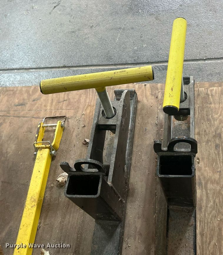 image for item DR4723 2012 John Deere 3520  MFWD tractor