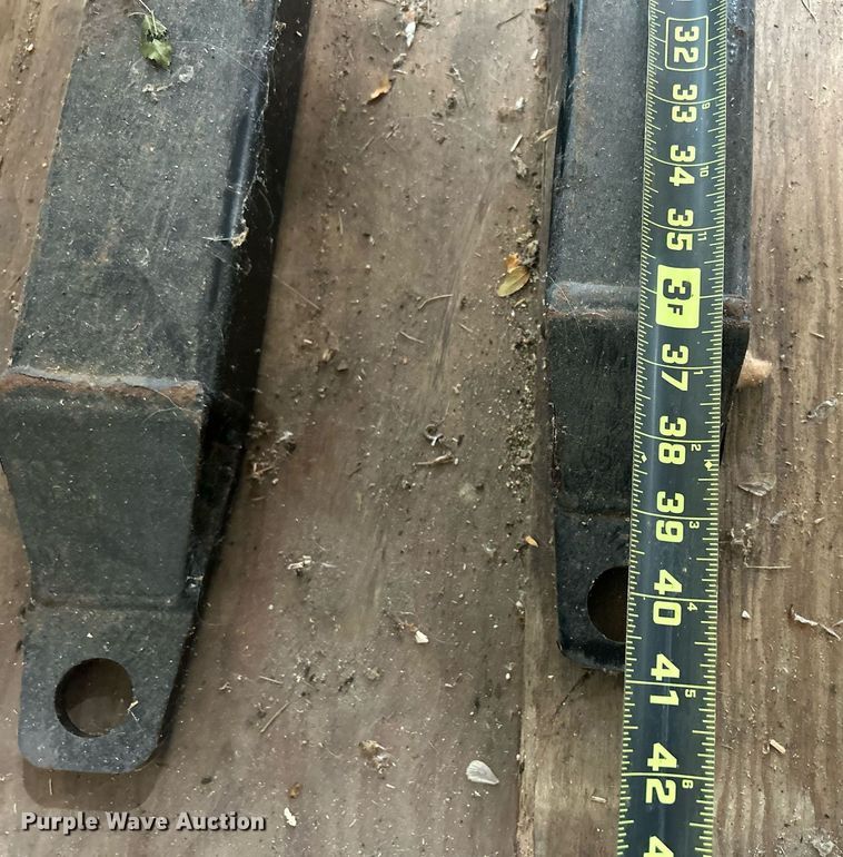 image for item DR4723 2012 John Deere 3520  MFWD tractor