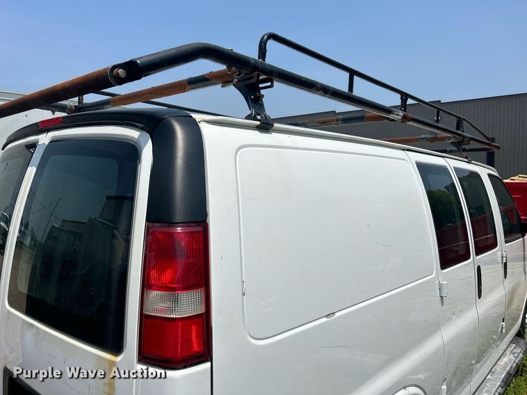 image for item DR4732 2015 GMC Savana G2500  van