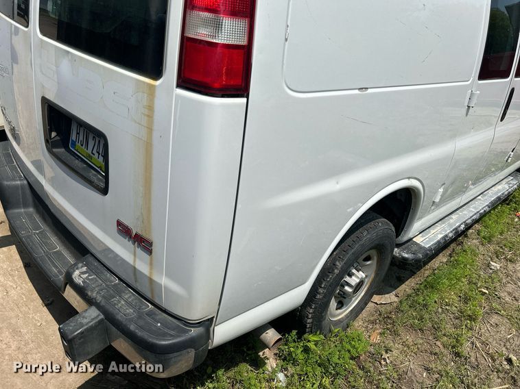 image for item DR4732 2015 GMC Savana G2500  van