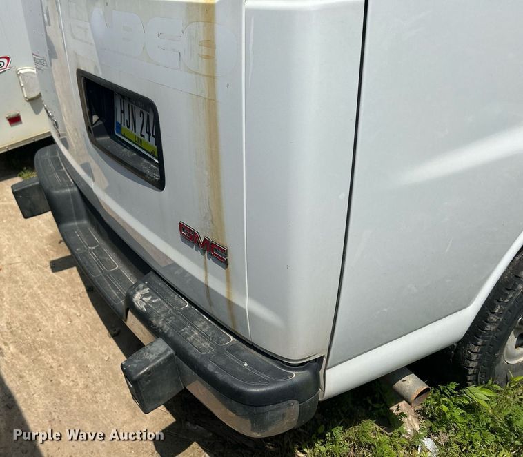 image for item DR4732 2015 GMC Savana G2500  van