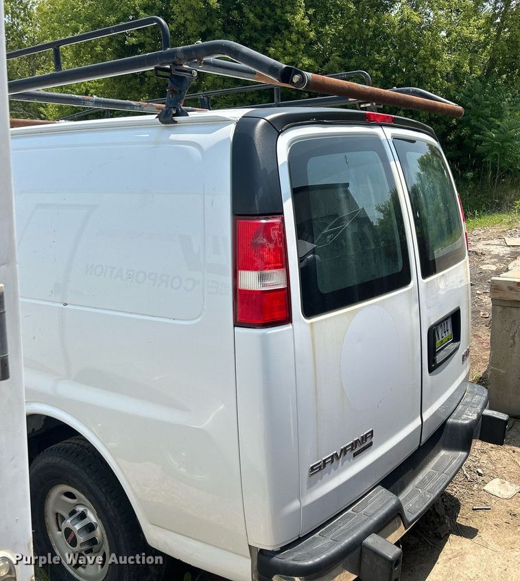 image for item DR4732 2015 GMC Savana G2500  van