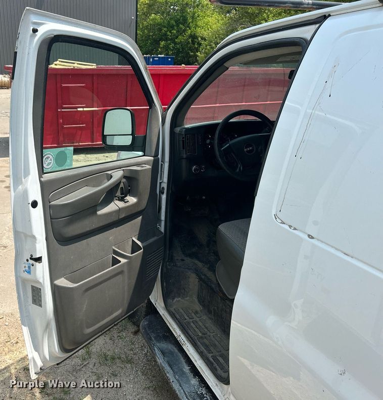 image for item DR4732 2015 GMC Savana G2500  van