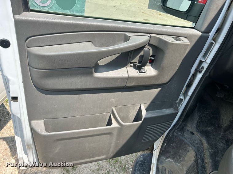 image for item DR4732 2015 GMC Savana G2500  van