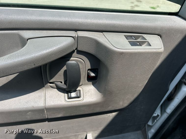 image for item DR4732 2015 GMC Savana G2500  van