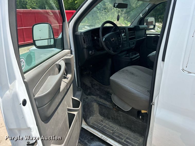 image for item DR4732 2015 GMC Savana G2500  van