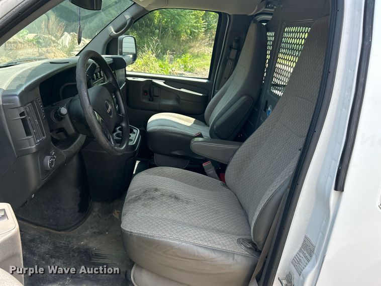 image for item DR4732 2015 GMC Savana G2500  van