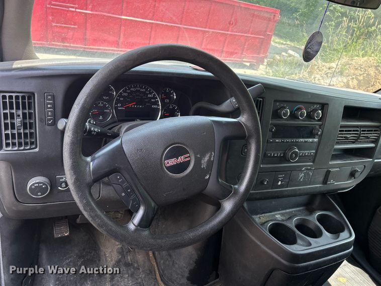 image for item DR4732 2015 GMC Savana G2500  van