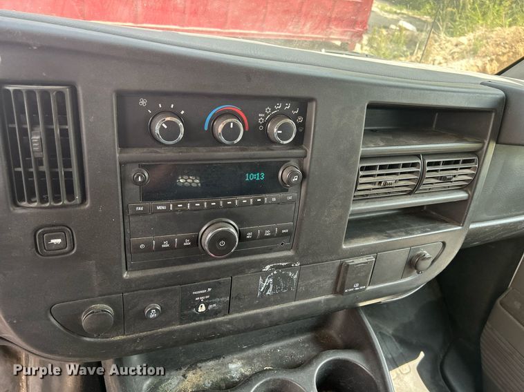 image for item DR4732 2015 GMC Savana G2500  van