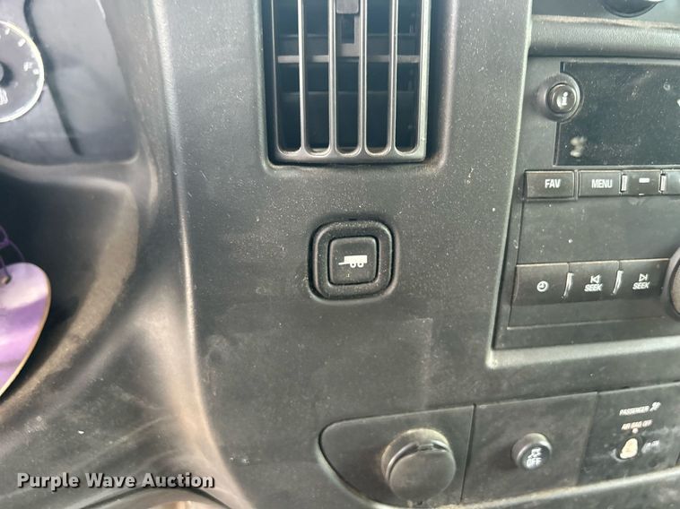 image for item DR4732 2015 GMC Savana G2500  van