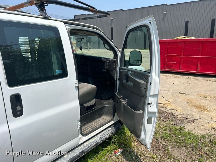 image for item DR4732 2015 GMC Savana G2500  van